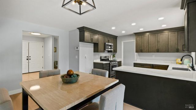 3265 Arroyo Dr, Fairfield, CA 94533