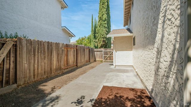 3265 Arroyo Dr, Fairfield, CA 94533