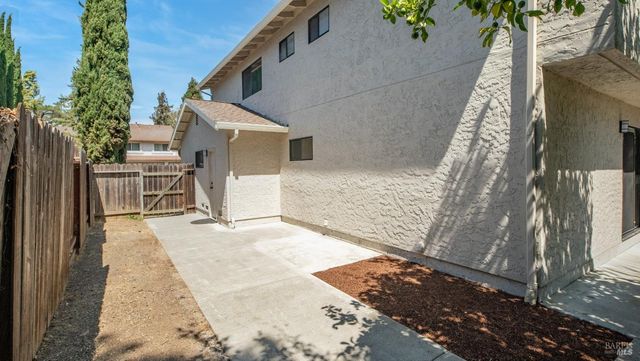3265 Arroyo Dr, Fairfield, CA 94533