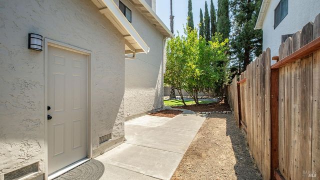 3265 Arroyo Dr, Fairfield, CA 94533