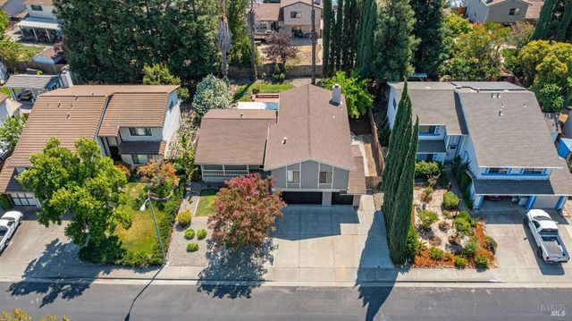 3265 Arroyo Dr, Fairfield, CA 94533