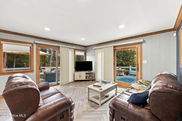 64 Pinewild Drive, Pinehurst, NC 28374