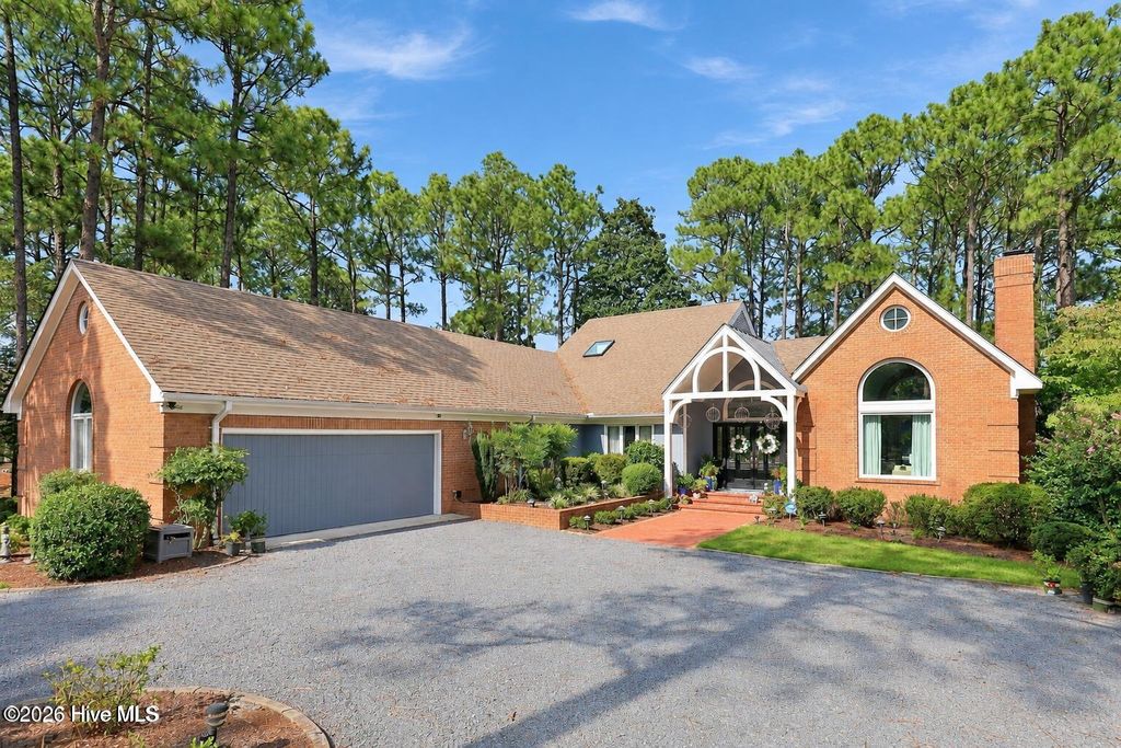 64 Pinewild Drive, Pinehurst, NC 28374