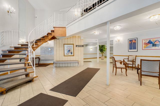 9820 S Pulaski Road 315, Oak Lawn, IL 60453