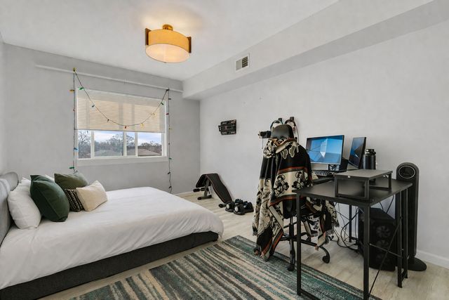 9820 S Pulaski Road 315, Oak Lawn, IL 60453