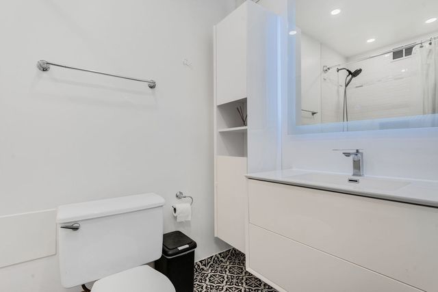 9820 S Pulaski Road 315, Oak Lawn, IL 60453