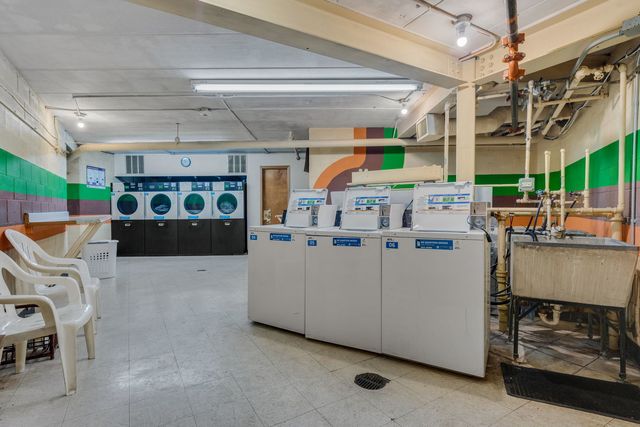 9820 S Pulaski Road 315, Oak Lawn, IL 60453