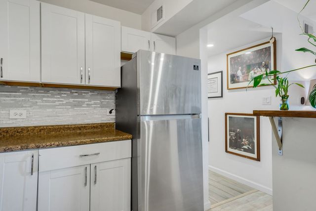 9820 S Pulaski Road 315, Oak Lawn, IL 60453