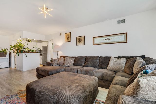 9820 S Pulaski Road 315, Oak Lawn, IL 60453