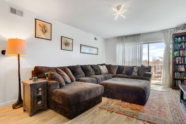 9820 S Pulaski Road 315, Oak Lawn, IL 60453