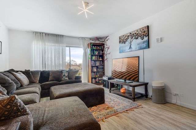 9820 S Pulaski Road 315, Oak Lawn, IL 60453