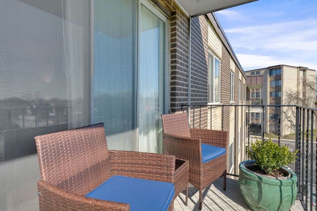 9820 S Pulaski Road 315, Oak Lawn, IL 60453