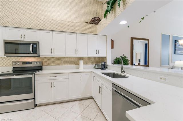 1940 Willow Bend CIR 103, Naples, FL 34109