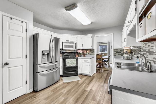 3526 Clearwater Dr, Clarksville, TN 37042