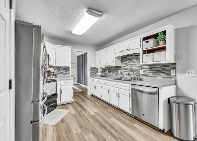 3526 Clearwater Dr, Clarksville, TN 37042