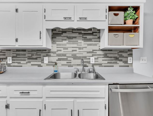 3526 Clearwater Dr, Clarksville, TN 37042