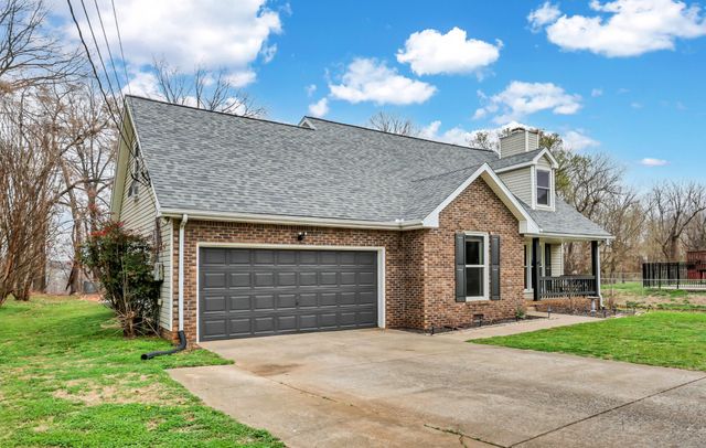 3526 Clearwater Dr, Clarksville, TN 37042