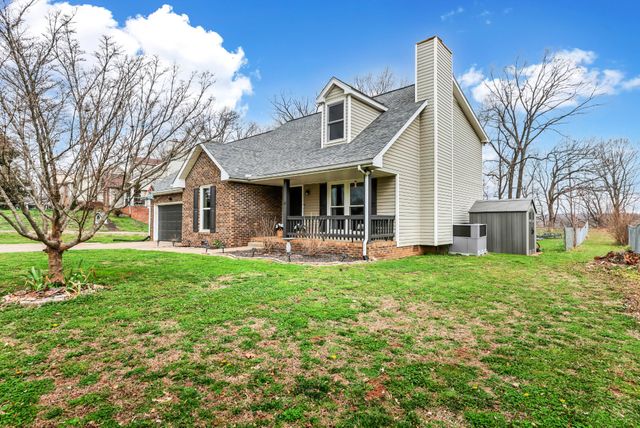 3526 Clearwater Dr, Clarksville, TN 37042