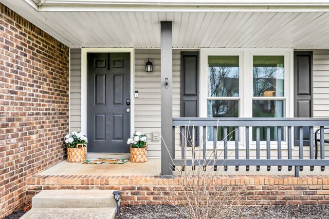 3526 Clearwater Dr, Clarksville, TN 37042