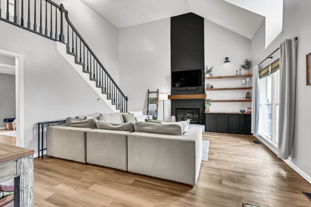 3526 Clearwater Dr, Clarksville, TN 37042