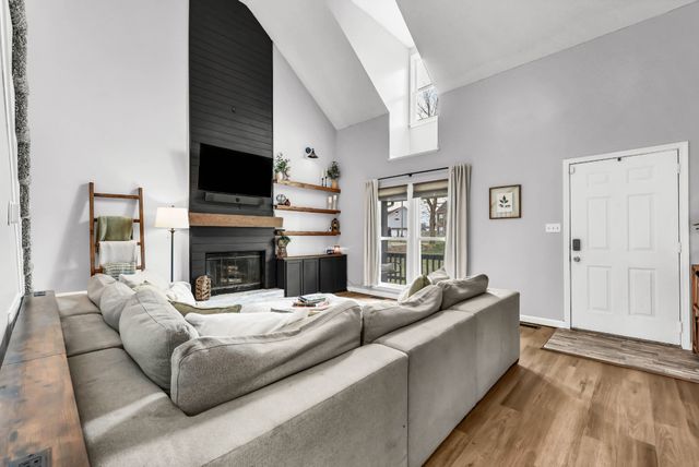 3526 Clearwater Dr, Clarksville, TN 37042