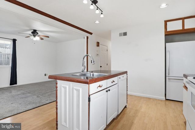 1018 KELLY DR, York, PA 17404