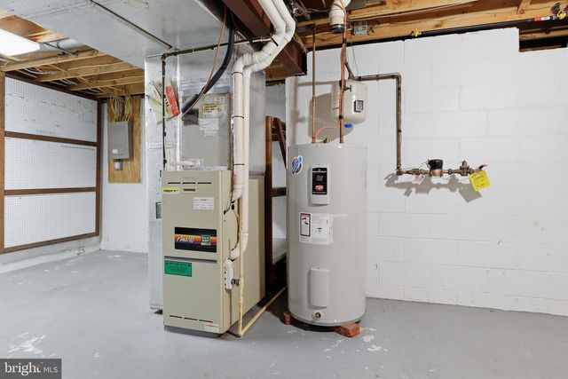 1018 KELLY DR, York, PA 17404