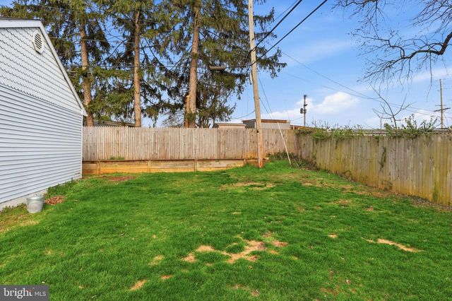 1018 KELLY DR, York, PA 17404