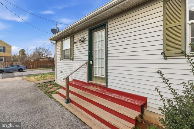 1018 KELLY DR, York, PA 17404