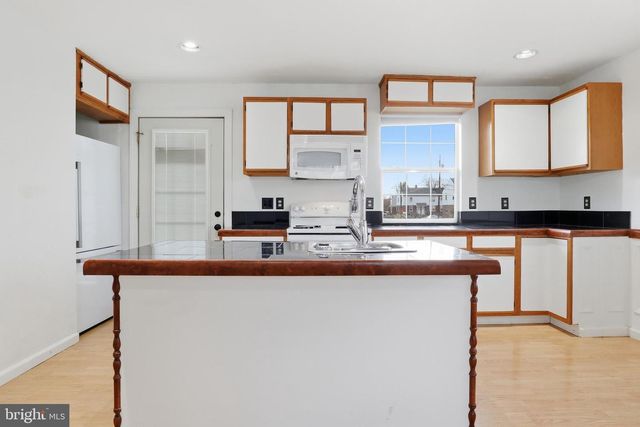 1018 KELLY DR, York, PA 17404