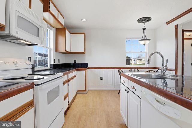 1018 KELLY DR, York, PA 17404