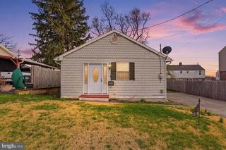 1018 KELLY DR, York, PA 17404