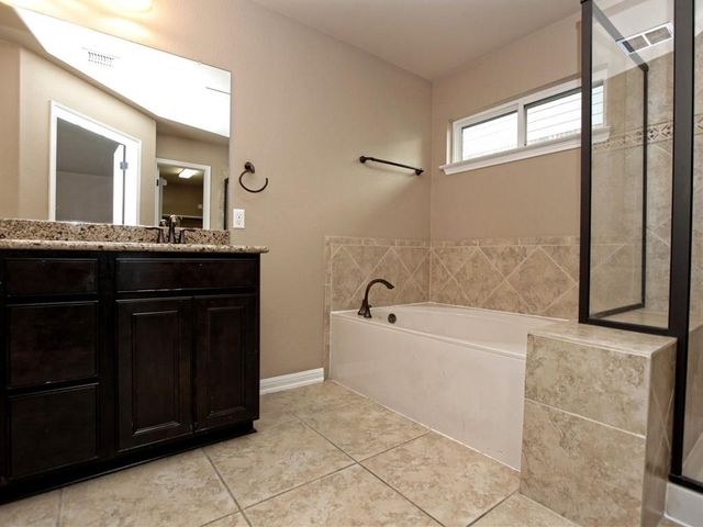 140 Copper Lake LN, Georgetown, TX 78628