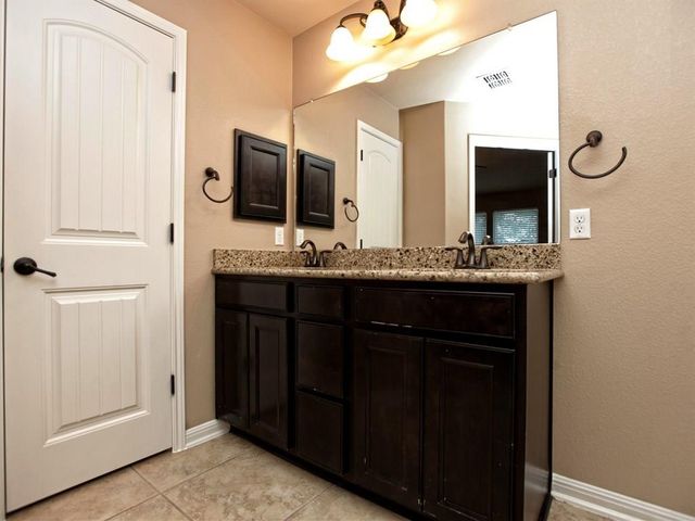 140 Copper Lake LN, Georgetown, TX 78628