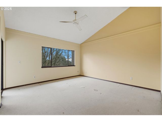 64 WHEATHERSTONE Ct 36, Lake Oswego, OR 97035