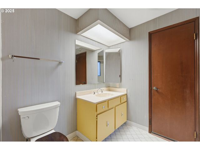 64 WHEATHERSTONE Ct 36, Lake Oswego, OR 97035