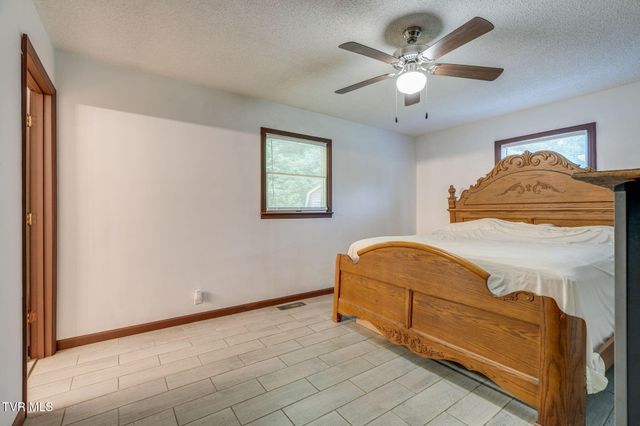 959 Dry Creek Road, Jonesborough, TN 37659