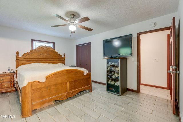 959 Dry Creek Road, Jonesborough, TN 37659