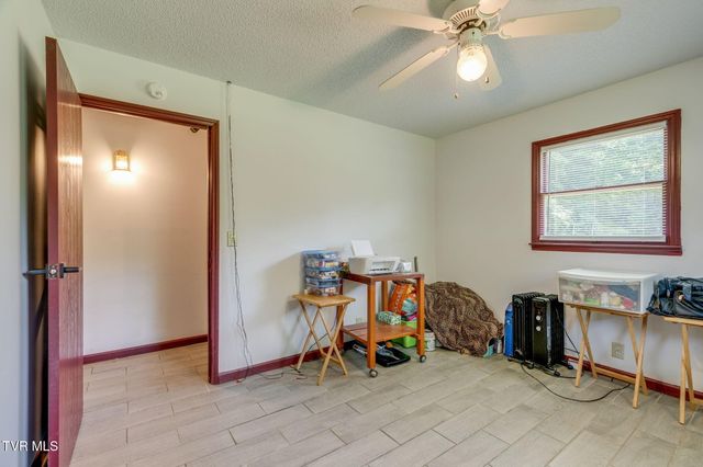 959 Dry Creek Road, Jonesborough, TN 37659