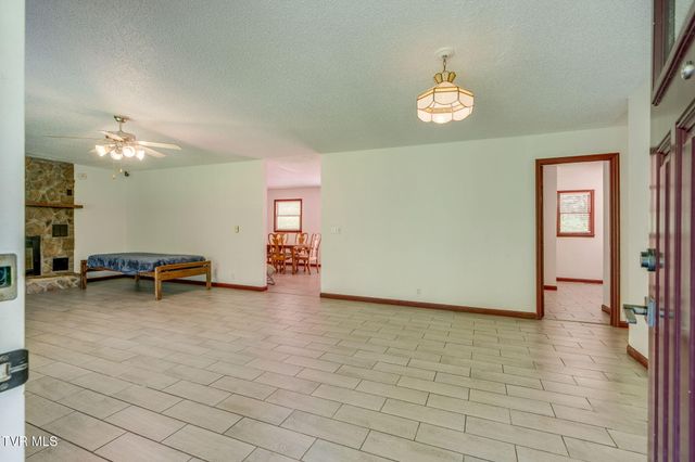 959 Dry Creek Road, Jonesborough, TN 37659