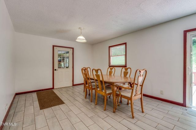 959 Dry Creek Road, Jonesborough, TN 37659