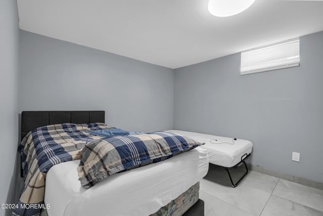 325 Roosevelt Avenue, Oakhurst, NJ 07755