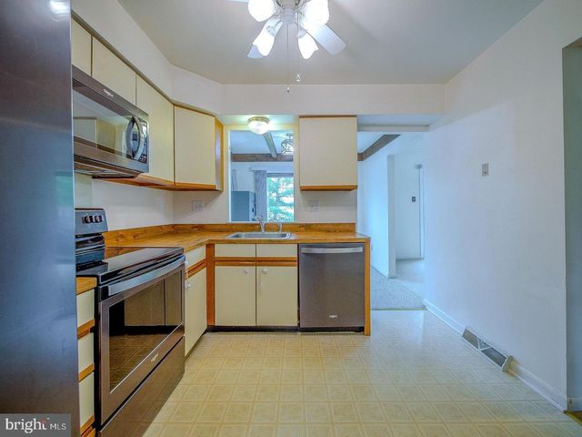 1001 WINFIELD CT, Lansdale, PA 19446