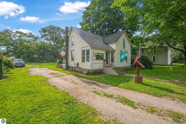 1583 State Street, Grawn, MI 49637