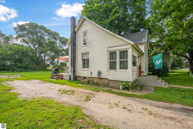 1583 State Street, Grawn, MI 49637