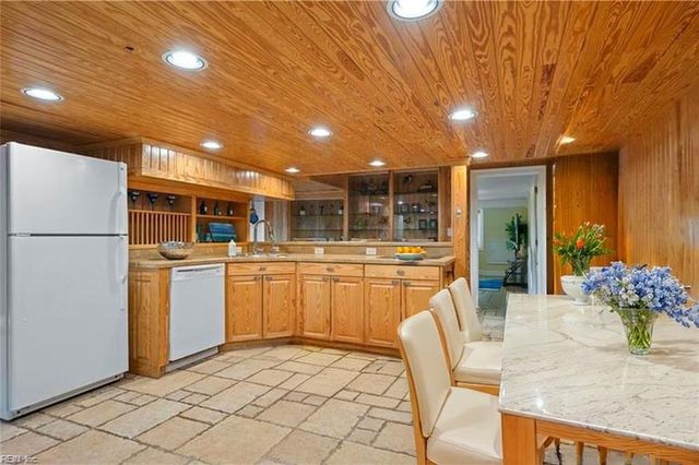 675 Thalia Point RD, Virginia Beach, VA 23452