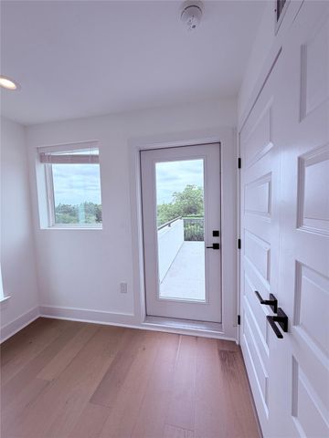 1417 Kramer LN 19, Austin, TX 78758