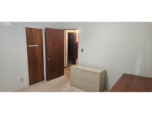 18300 BRYANT Rd, Lake Oswego, OR 97034