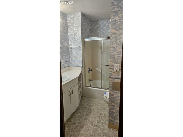 18300 BRYANT Rd, Lake Oswego, OR 97034