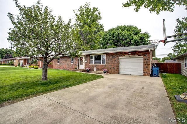 416 Sanders Street, Bethalto, IL 62010